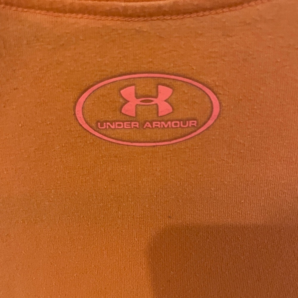 Under Armour. Peachy Orange Color. Short Sleeve Classic Tee. Size Small - Picture 3 of 4